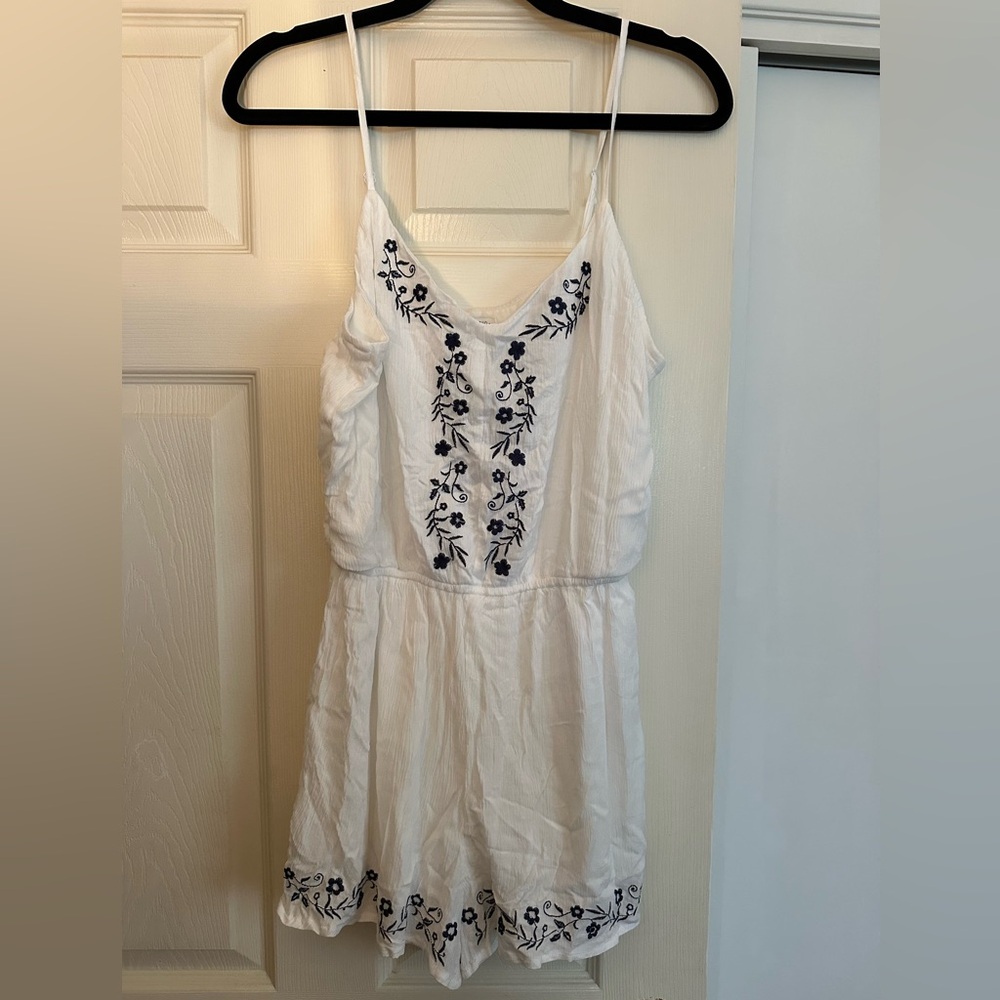 Elegant White Floral Embroidered Romper size large